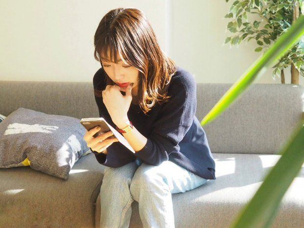 Segera Hentikan! Ini 5 Hal Tak Terduga Akibat Sering Periksa Ponsel Pasangan