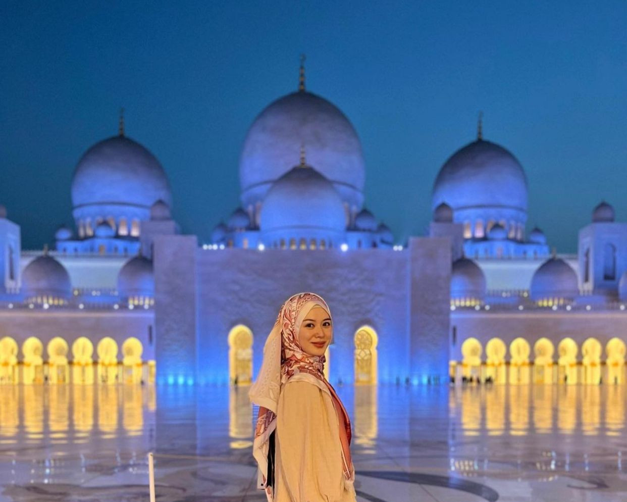 5 Fakta Menarik Ayana Moon Yang Hebohkan Publik, Diduga Lepas Hijab