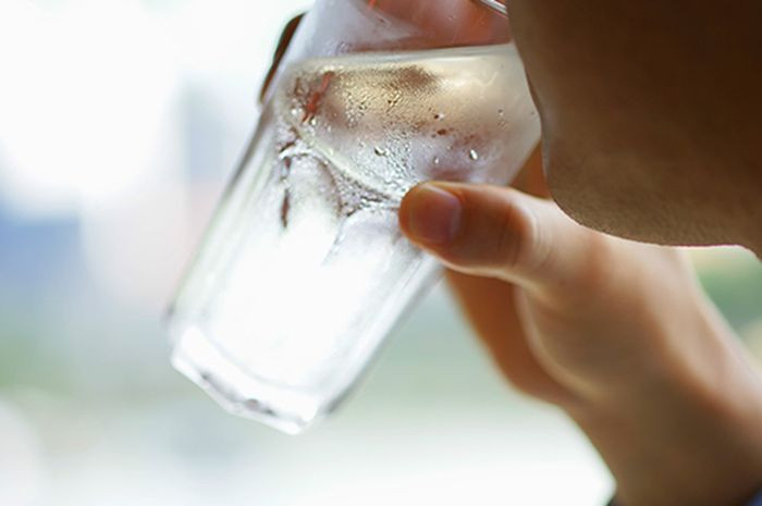 Tak Selalu Buruk, 5 Manfaat Minum Air Dingin
