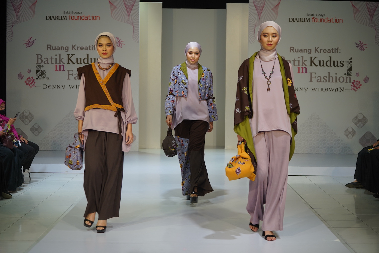 Jadikan Batik Kudus Fashionable, Bakti Budaya Djarum Foundation Gelar Pembinaan