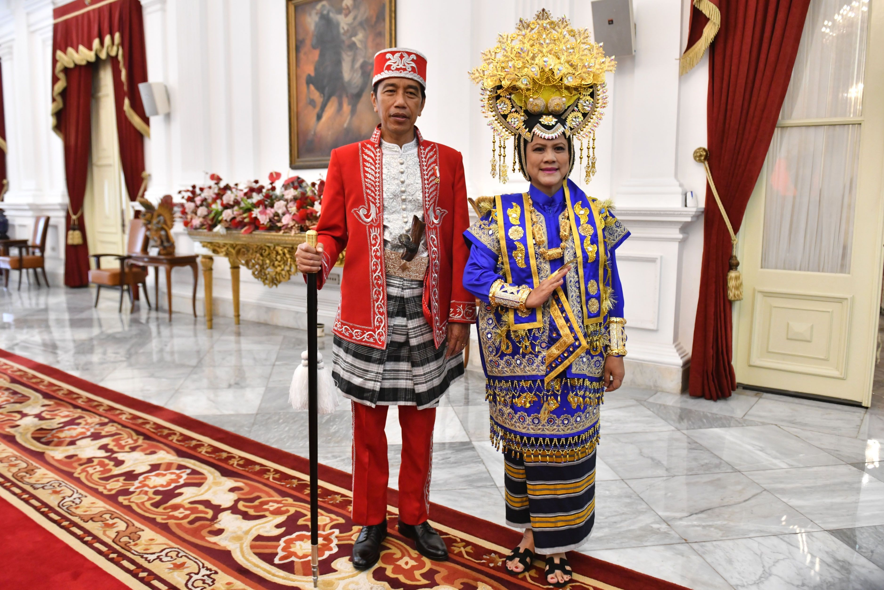 Rayakan Hut Ke-77 Ri, Jokowi Dan Iriana Kompak Pakai Baju Adat Buton