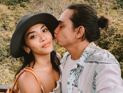 Selamat! Canti Tachril Istri Adipati Dolken Hamil Anak Pertama