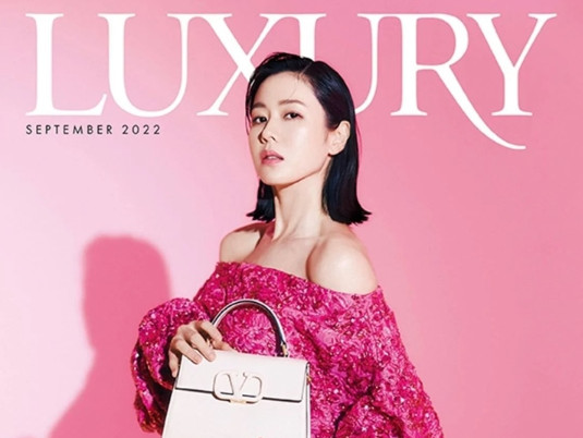 Anggun dan Classy, Son Ye Jin Tampilkan Baby Bump di Pemotretan Terbaru