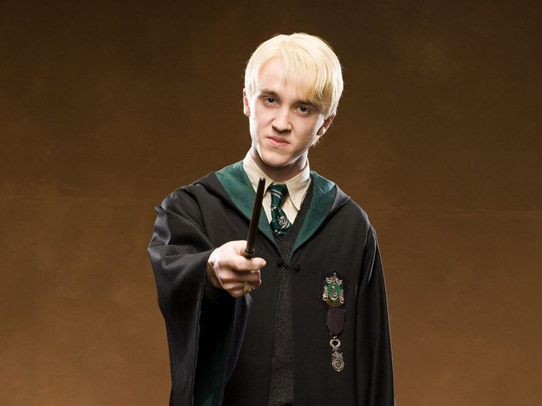 Seolah Kenakan Peci, Pemeran Malfoy Di "Harry Potter" Diisukan Masuk Islam