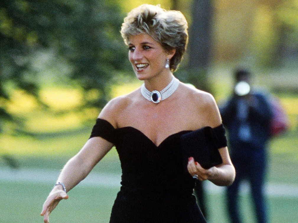 9 Penampilan Memesona Princess Diana Dalam Balutan Gaun Hitam