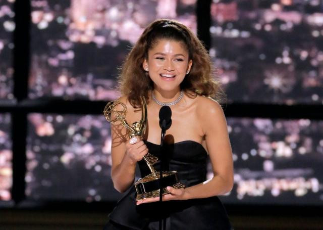 Zendaya 2 Kali Raih Piala Emmy, Cetak Sejarah Jadi Pemenang Termuda