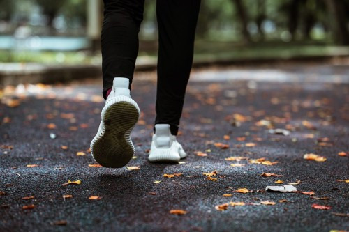 Redakan Nyeri Sendi, Ini 5 Manfaat Jalan Kaki