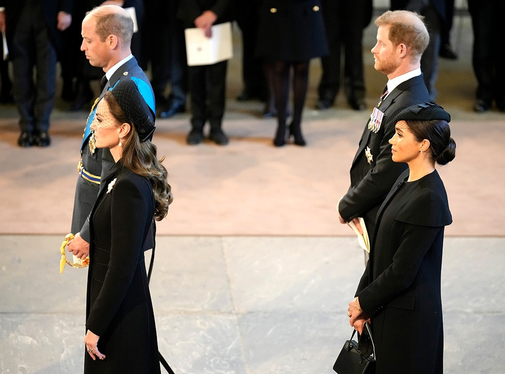Kate Middleton Dan Meghan Markle Kompak Pakai Perhiasan Ratu Elizabeth Ii