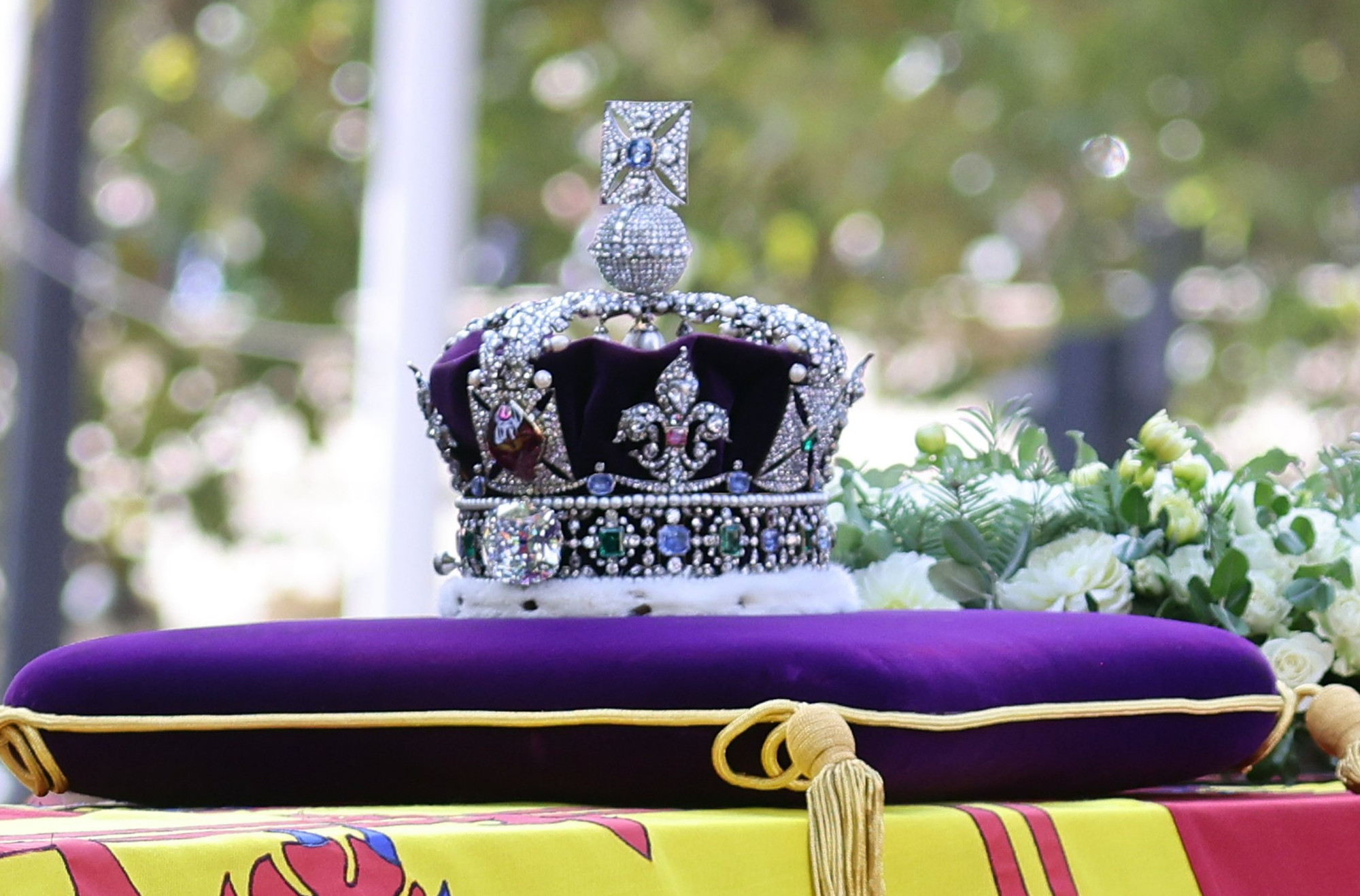 Mengenal The Imperial State Crown, Mahkota Yang Dipakai Ratu Elizabeth Ii