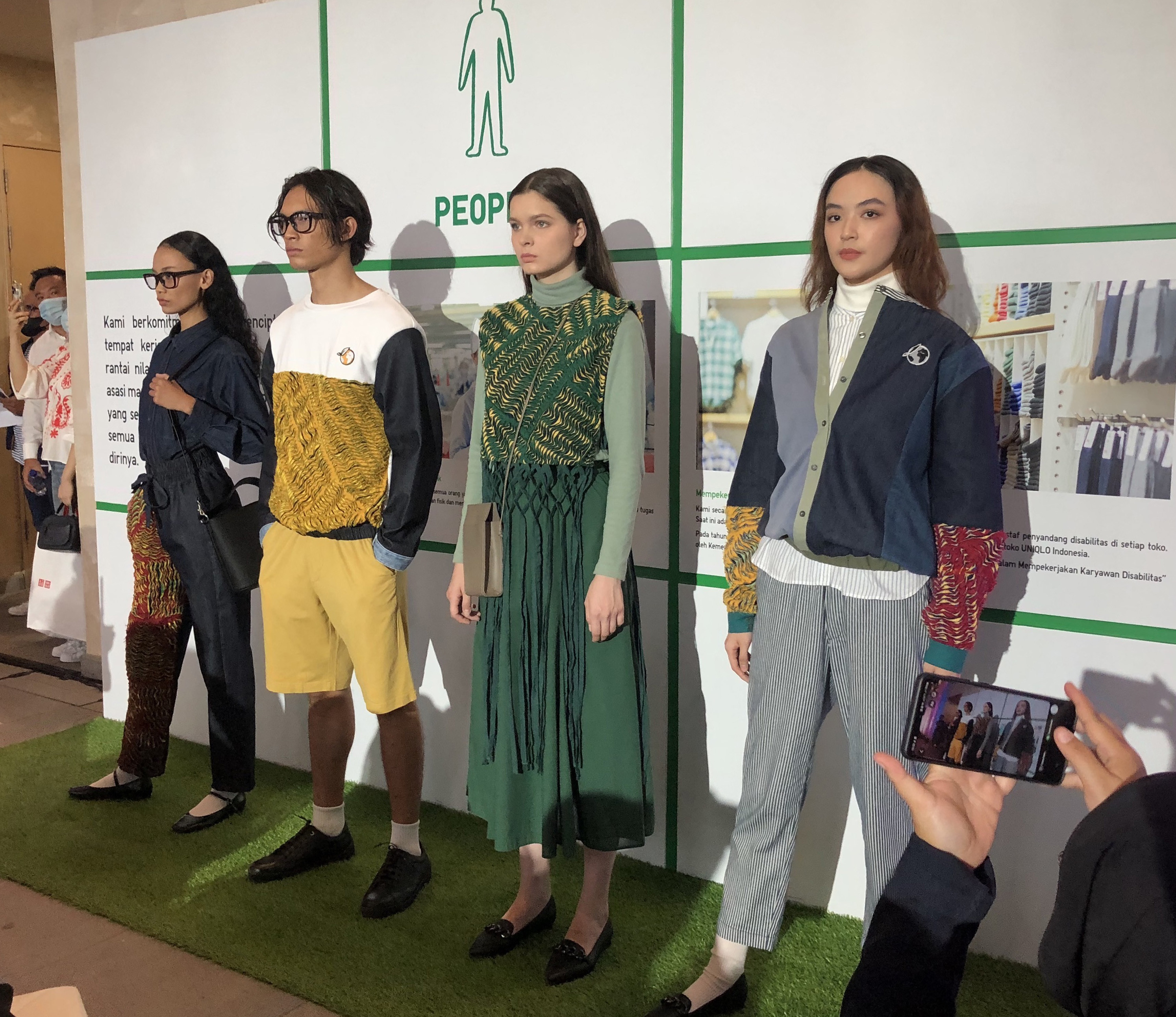 Uniqlo X Adrie Basuki Luncurkan Koleksi "Re.uniqlo: Remake Project"