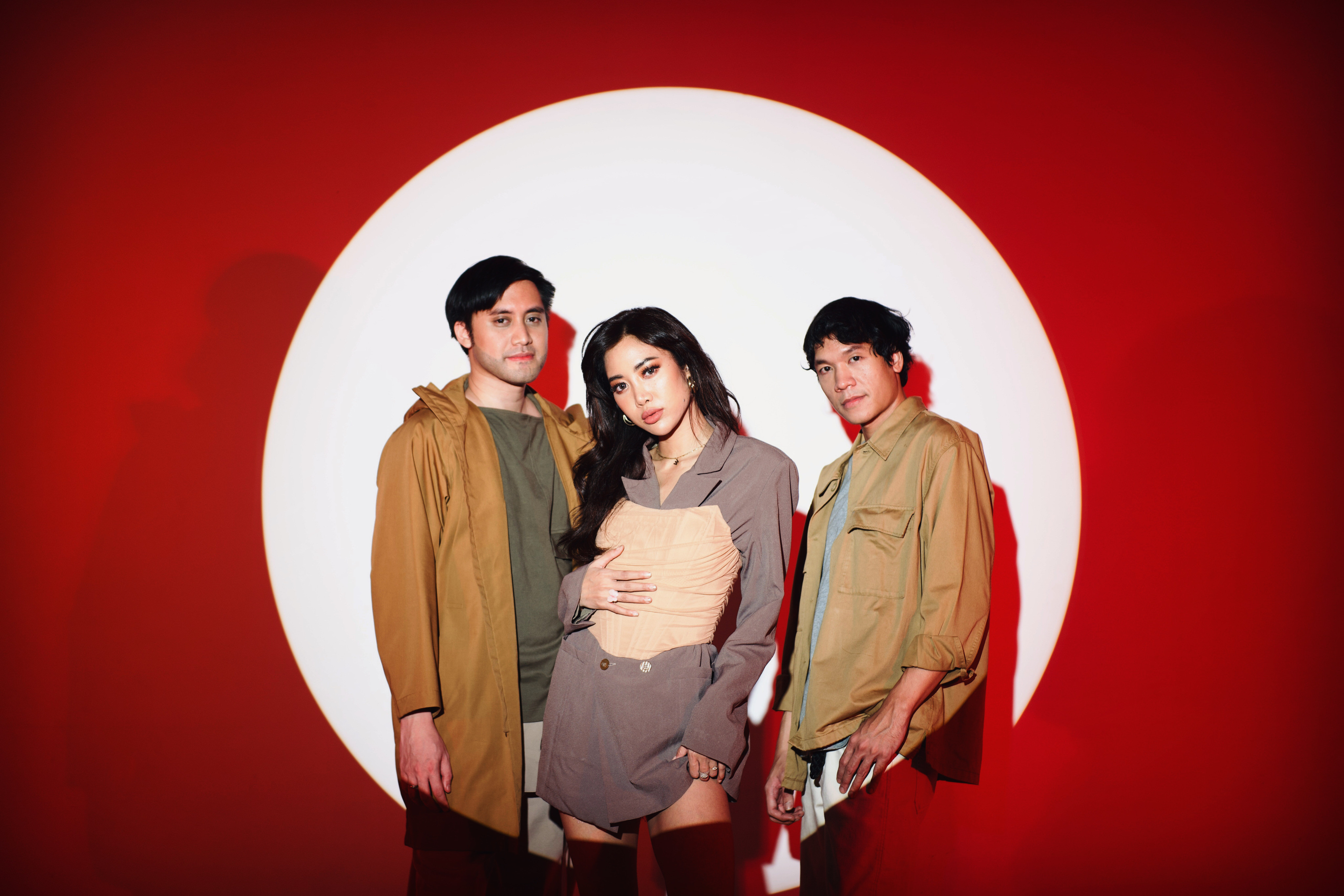 Usung Teatrikal dan Surealisme, Vierratale Rilis MV Single “Semua Tentangmu (Orchestral Version)”