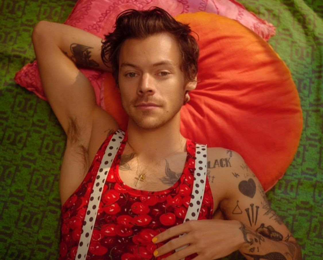 Punya Brand Kecantikan, Harry Styles Luncurkan Koleksi Make Up Perdananya