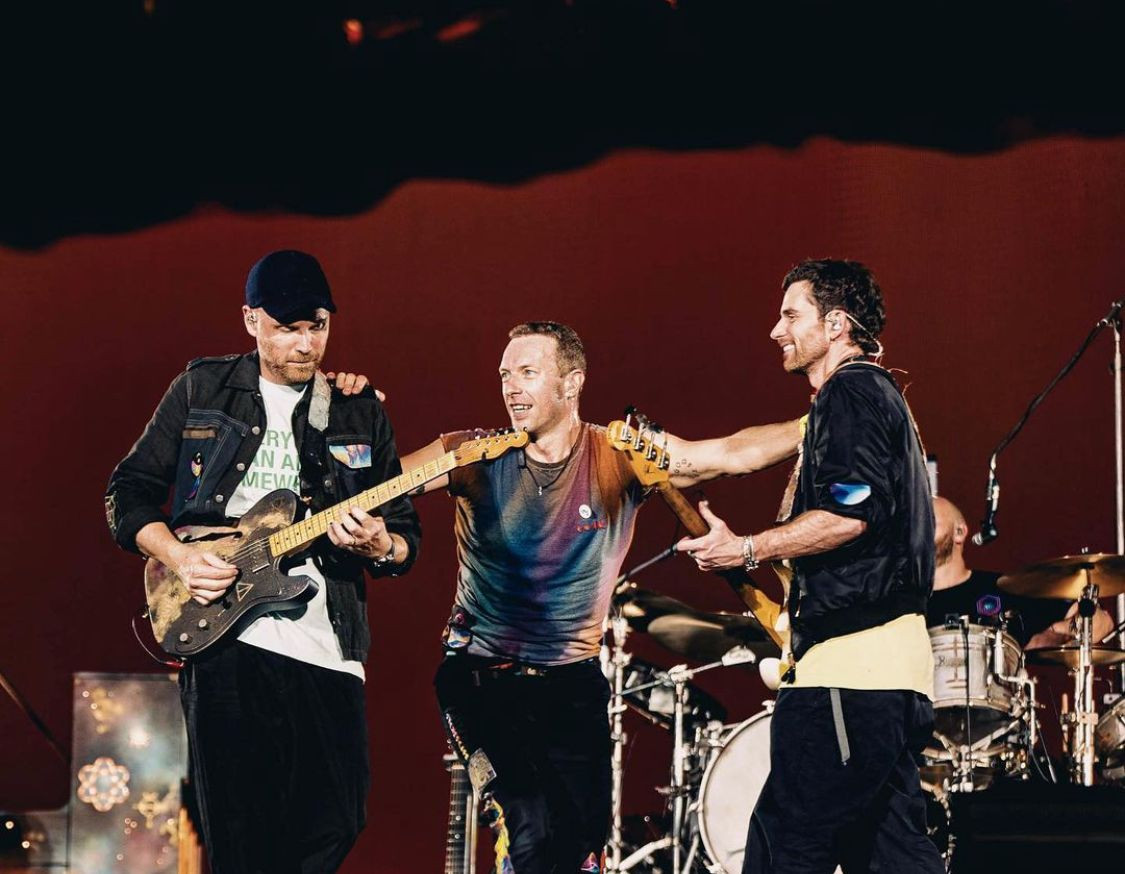 Chris Martin Dikabarkan Idap Infeksi Paru Serius, Coldplay Tunda Konser hingga 2023