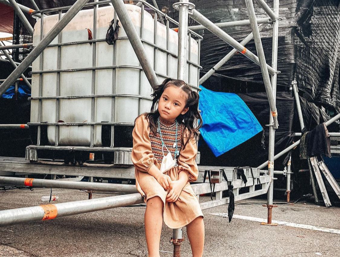 Gisella Anastasia dan Gading Marten Bagikan Momen Gempi Nonton Festival Musik Pertama