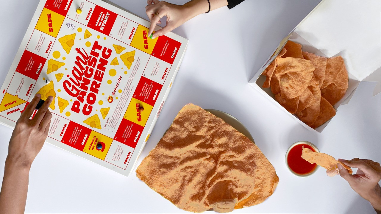 Live Painting di Atas Pangsit Goreng, Bakmi GM Rayakan "Pangsit Goreng Day"