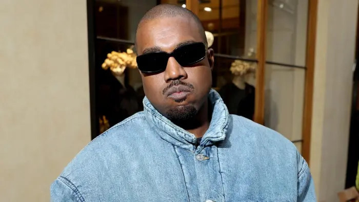 Kerap Bikin Kontroversi, Studio Di London Tawarkan Hapus Tato Kanye West Gratis