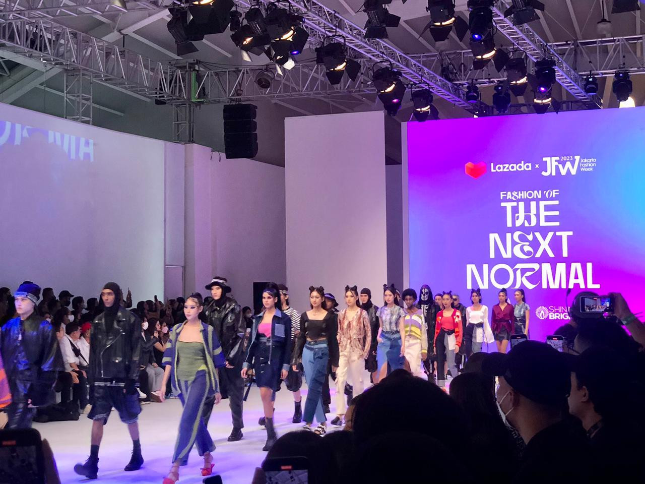 Lazada Gandeng 8 Desainer Lokal di Jakarta Fashion Week 2023