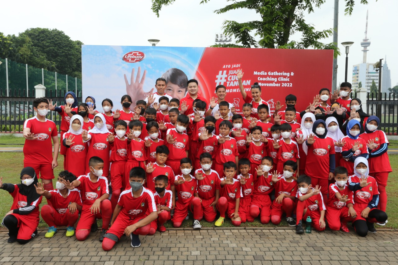 Edukasi Anak Cuci Tangan Pakai Sabun, Lifebuoy Gelar Coaching Clinic Sepak Bola
