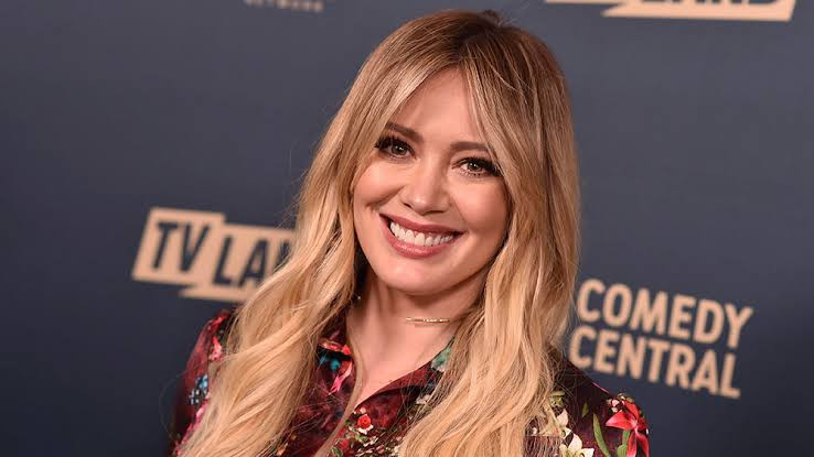 Sempat Pacaran, Hilary Duff Ungkap Duka Cita Untuk Aaron Carter