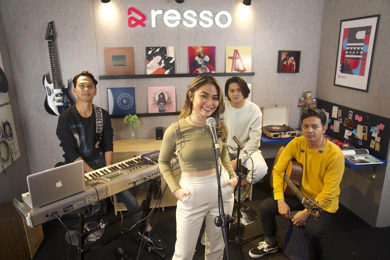 Bawakan Lagu Versi Akustik, Lima Musisi Akan Tampil Di Resso Studio Live