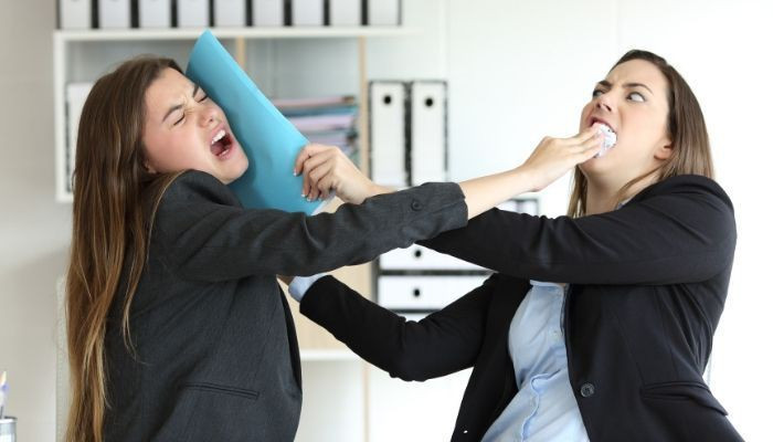 Anti Drama, Ini 5 Cara Atasi Konflik Dengan Rekan Kerja