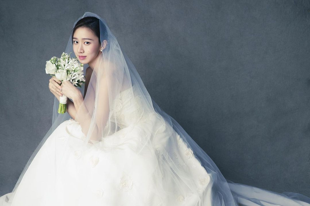 Resmi Menikah, Go Sung Hee Tampil Flawless Dengan Makeup Minimalis