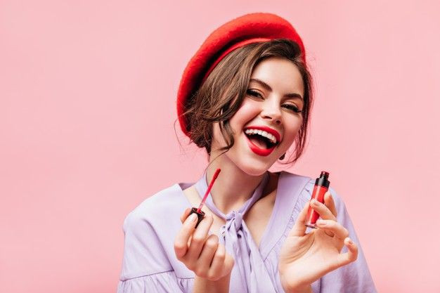 5 Tips Pilih Lipstik Untuk Digunakan Saat Liburan