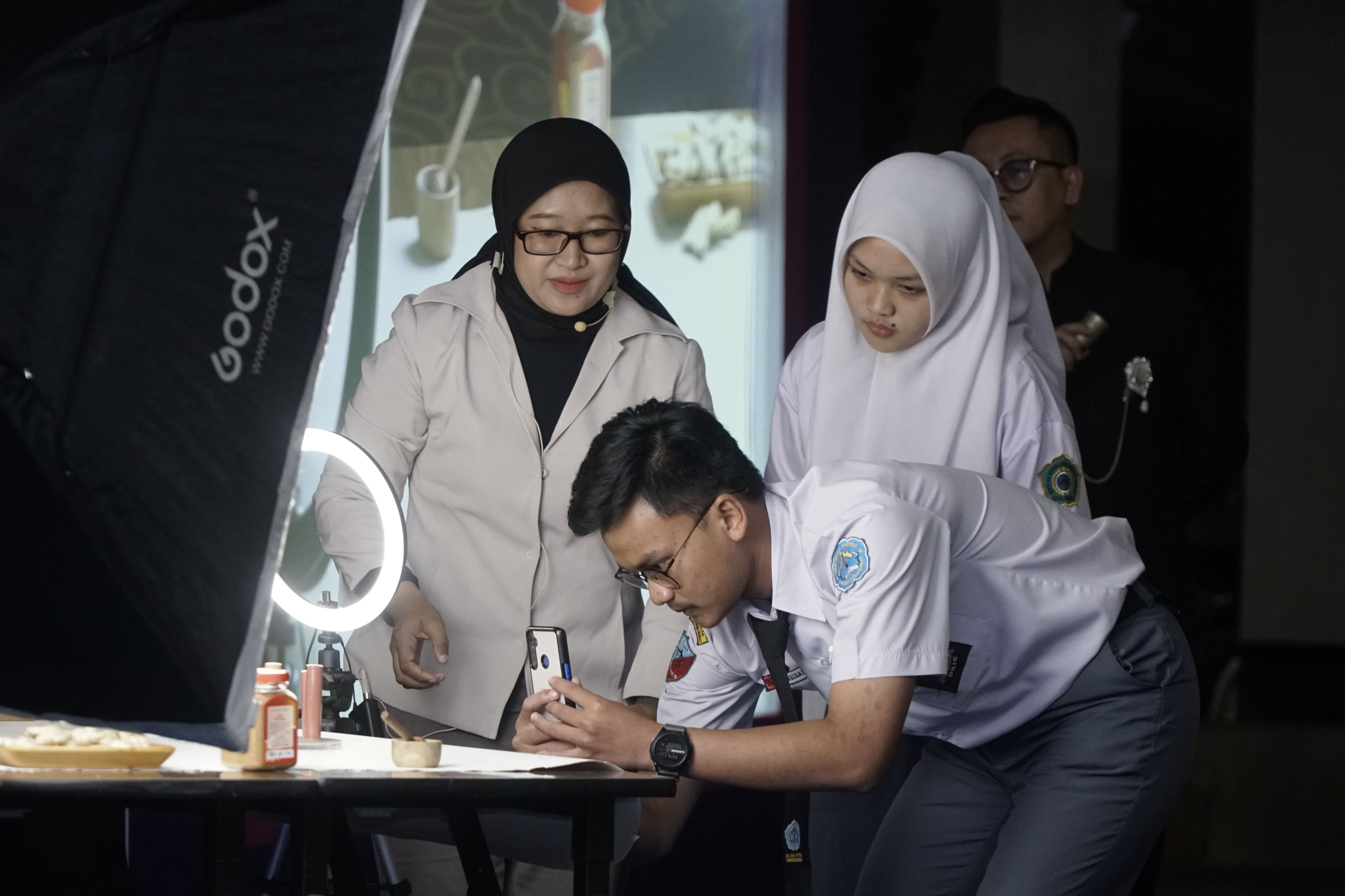 Gelar Pelatihan Naik Kelaz, Lazada Berdayakan Siswa Smk Di Bandung