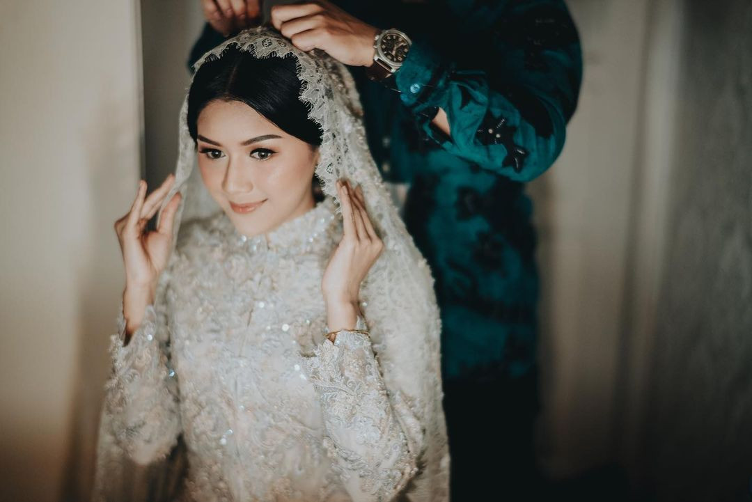 Gelar Semaan Al-Qur'an, Erina Gudono Tampil Anggun dalam Balutan Gamis Brokat