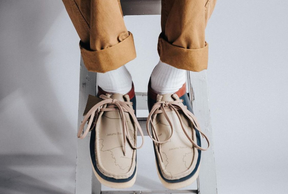 Koleksi “The Commuters” NeverTooLavishXClarks Original, Soroti Budaya Komuter di Jakarta