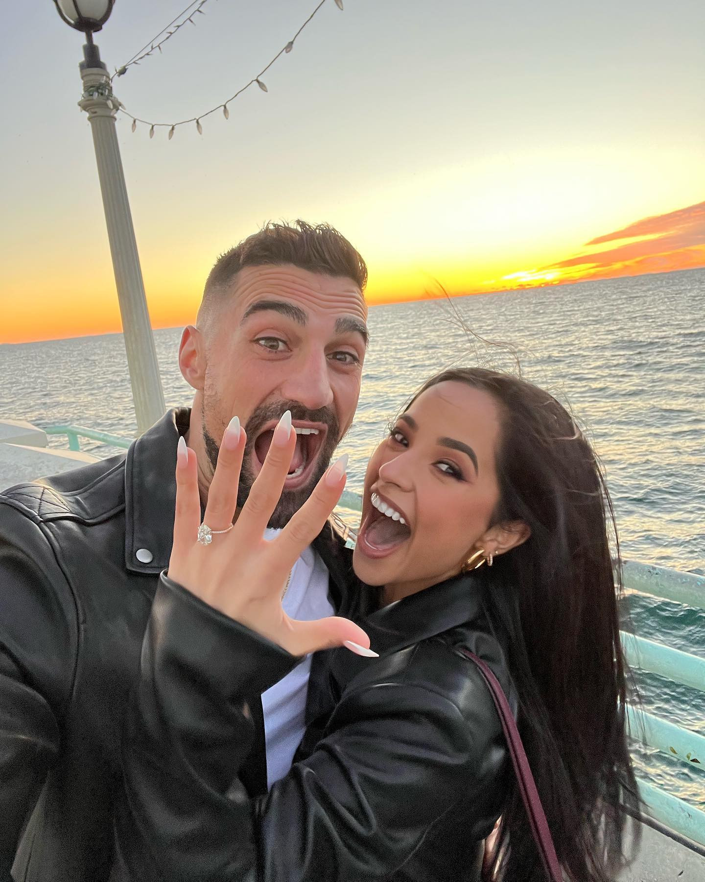 6 Tahun Pacaran, Becky G Resmi Dilamar Sebastian Lletget