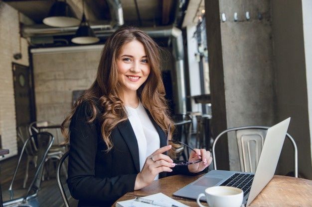 6 Mitos Seputar Wanita Karier Yang Tidak Harus Kamu Percaya