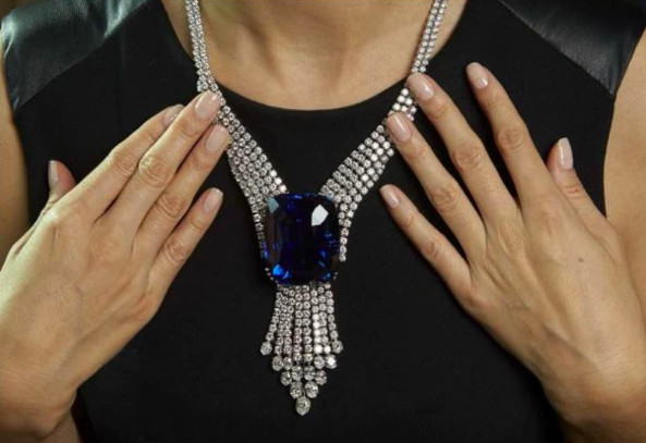 Blue Belle Of Asia, Perhiasan Dengan Batu Safir Paling Fenomenal