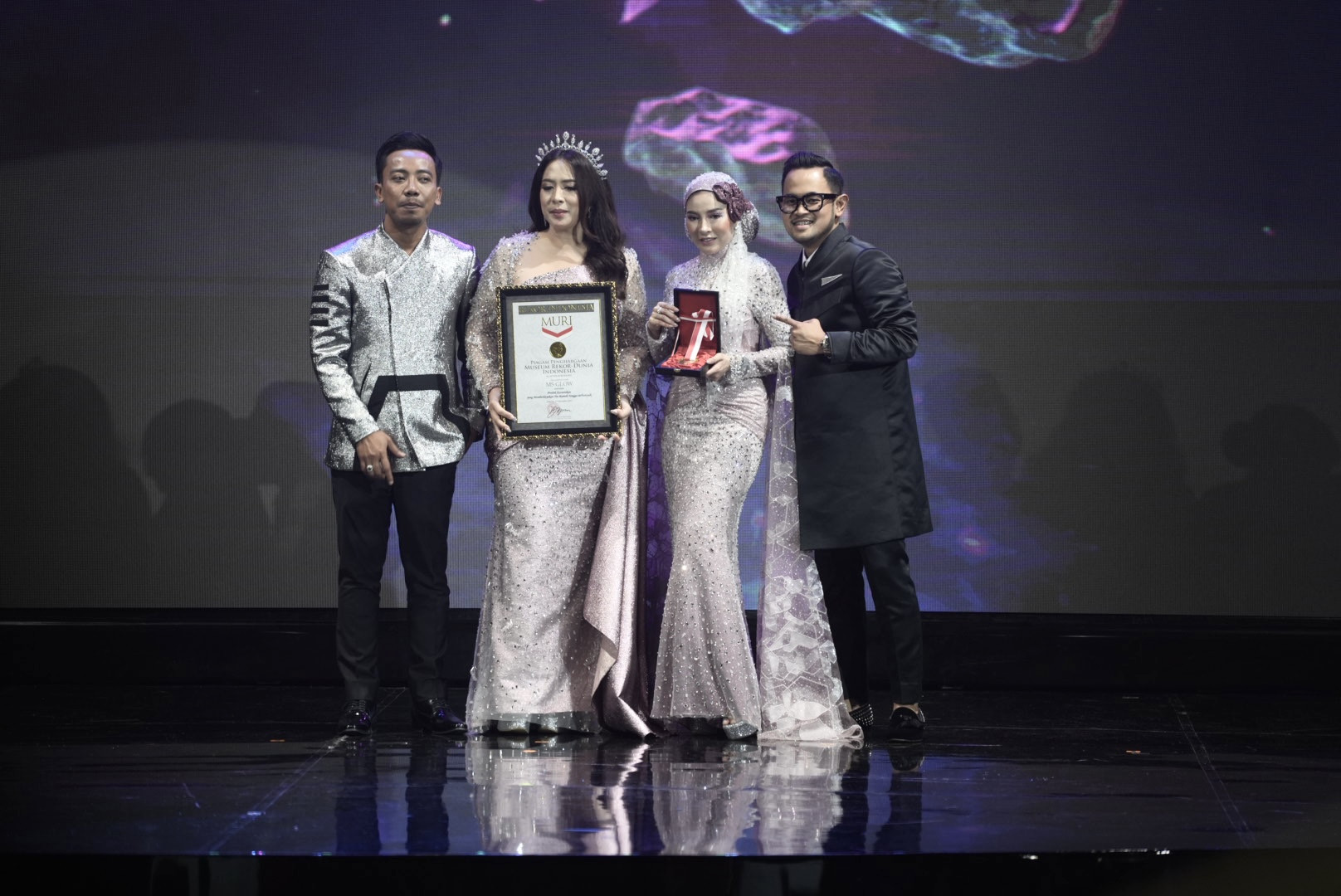 Ulang Tahun Ke-6, Ms Glow Terima Rekor Muri Miliki Mitra Bisnis Se-Indonesia