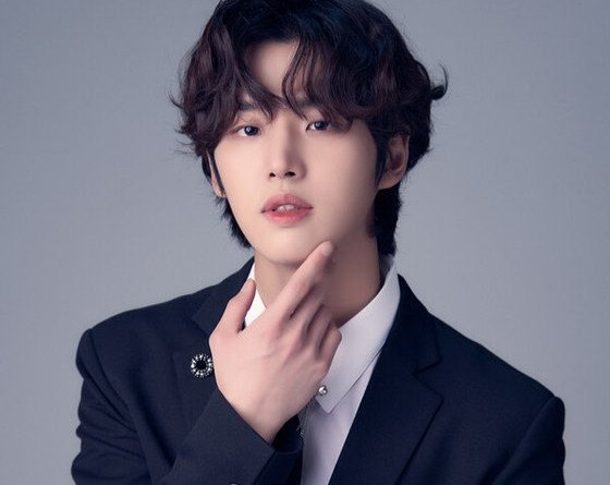 Hongseok Pentagon Dibebaskan Dari Wajib Militer Usai Alami Gangguan Kesehatan Mental