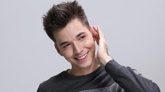 Unggah Momen Bareng Kekasih, Stefan William Dinyinyiri Netizen Soal Anak