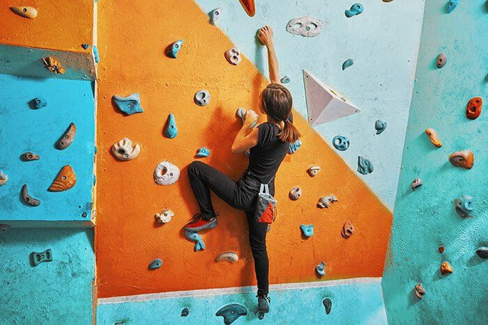 Pacu Adrenalin, Ini 5 Manfaat Wall Climbing Bagi Kesehatan Tubuh Dan Mental