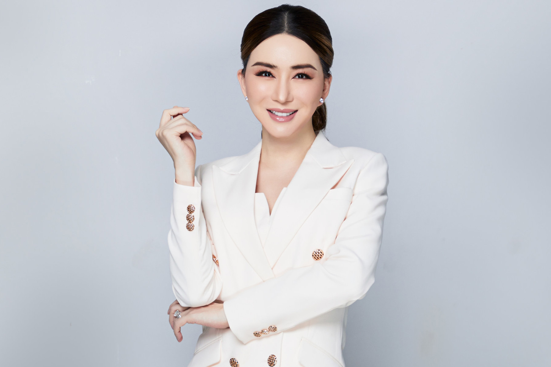 5 Fakta Menarik Anne Jakkaphong, Pebisnis Yang Beli Miss Universe