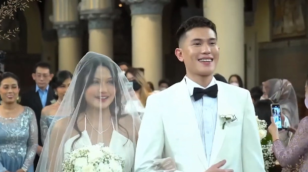 Julian Jacobs Resmi Menikahi Mirriam Eka di Gereja Katedral