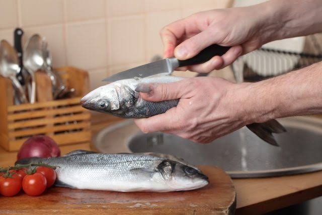 Gunakan 7 Bahan Alami Ini untuk Hilangkan Bau Amis pada Ikan!