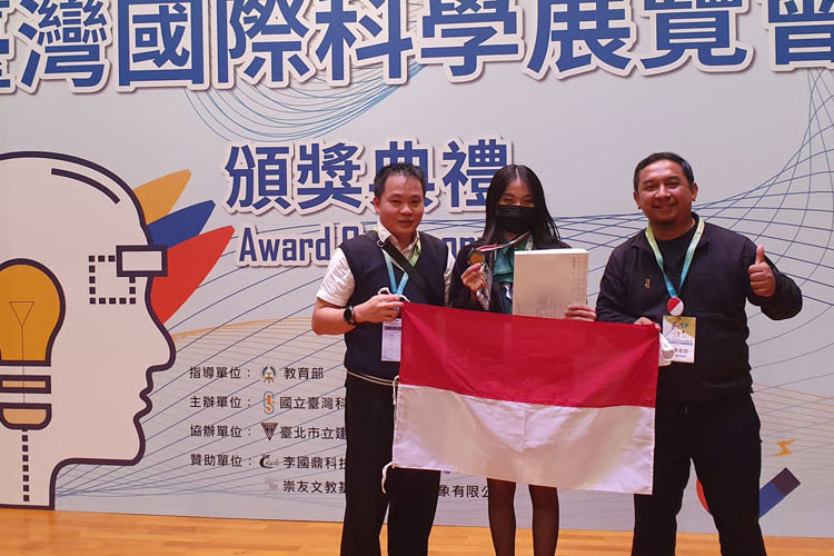 Siswi Sman 5 Surabaya Kalahkan 21 Negara Pesaing Pada Kompetisi Di Taiwan