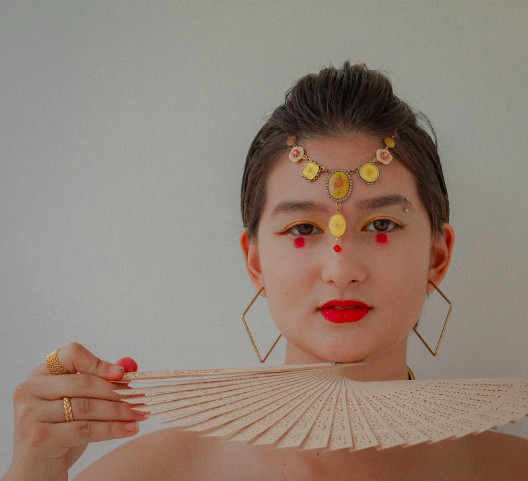 Mix and Match Daily Look-mu dengan Anting-anting Geometric yang Unik