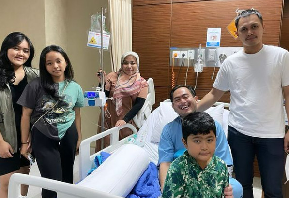 Nassar Masuk Rumah Sakit, Muzdalifah Ajak Anak Jenguk