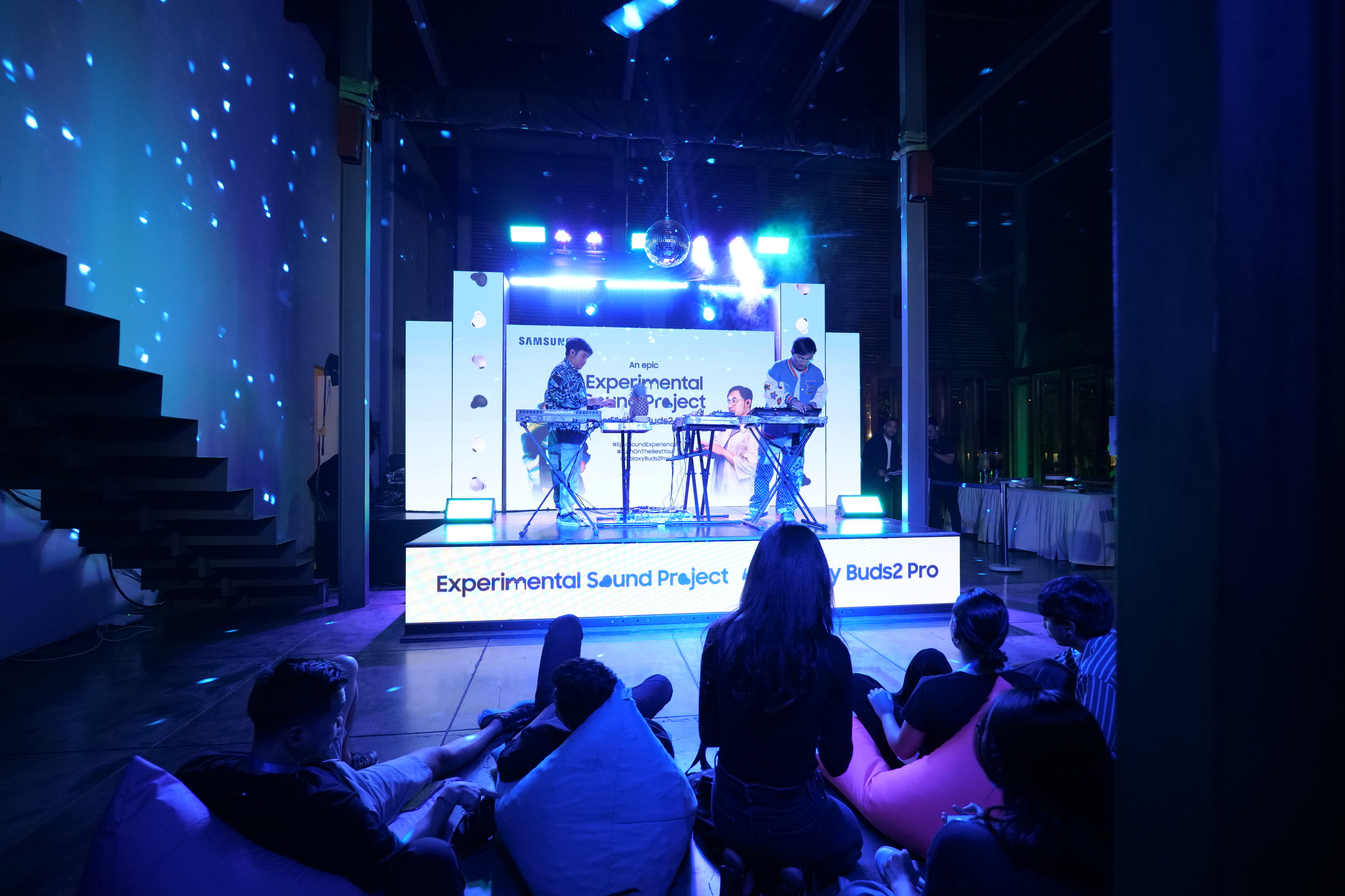 Buktikan Fitur Epic pada Galaxy Buds2 Pro Saat Silent Concert dari Bottlesmoker