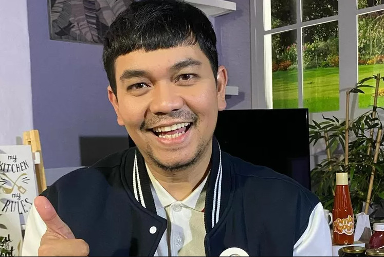 Aldila Jelita Jenguk Indra Bekti Pasca Operasi Mata Kanan