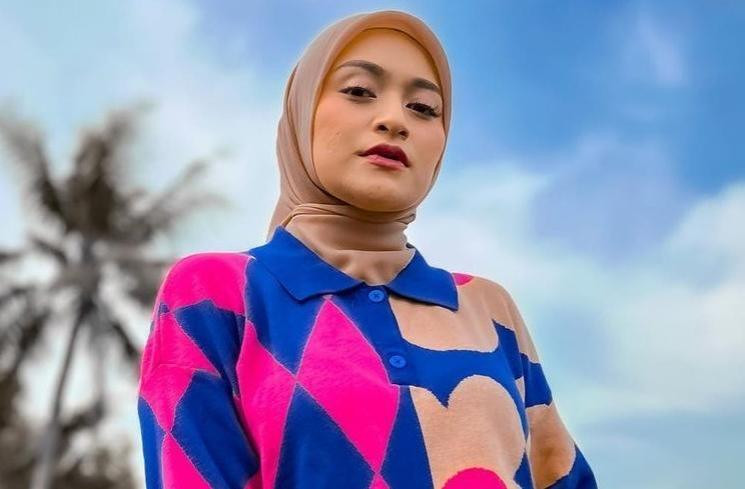 Nathalie Holscher Perdana Rayakan Lebaran Bersama Adik-adik yang Baru Mualaf