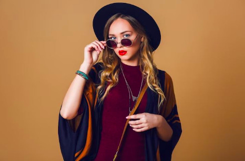 Tampil Beda di Hari Raya, Intip Plain Gold Earrings Berdesain Unik