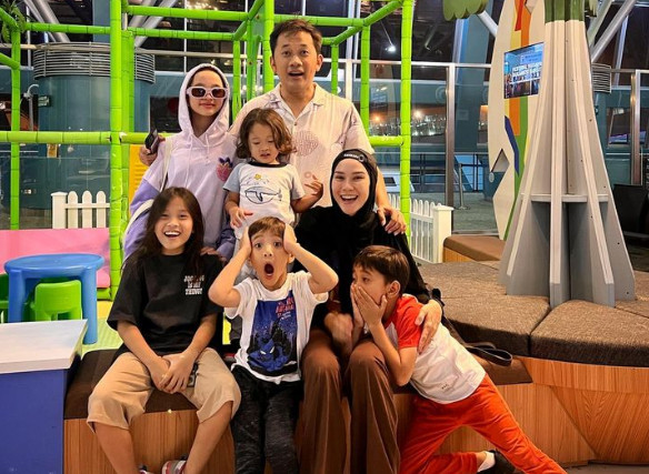 Zaskia Adya Mecca Ceritakan Pengalaman Liburan Dadakannya Bersama Keluarga Di Singapura