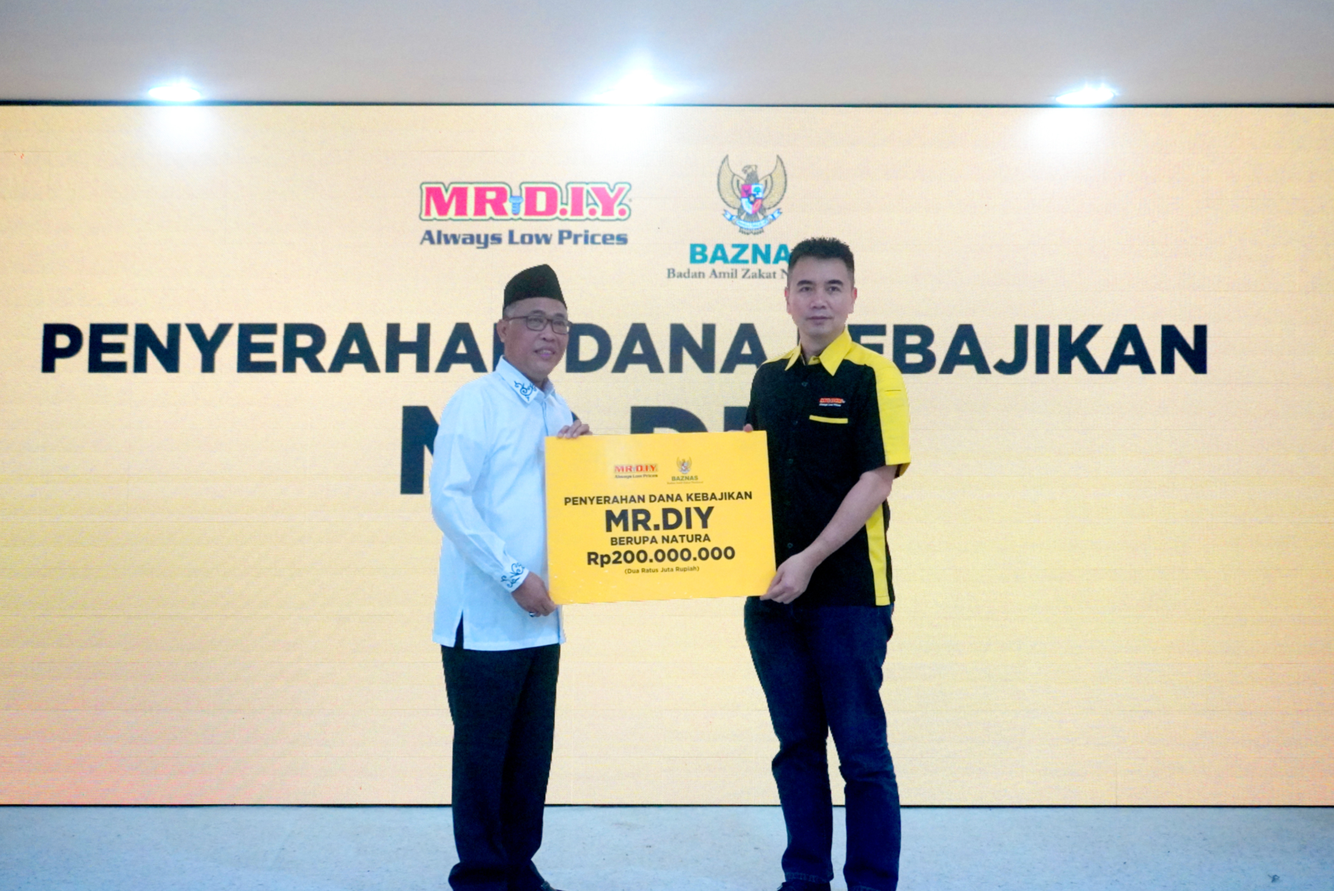 Gandeng BAZNAS, MR.DIY Salurkan Donasi untuk 500 Keluarga Indonesia Pra Sejahtera