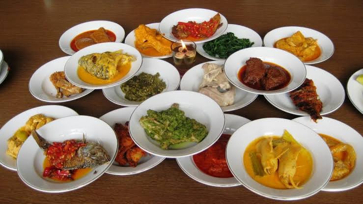 Pecinta Masakan Padang Merapat! Kenali 6 Ciri Rumah Makan Padang Asli